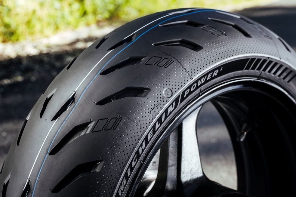 É proibido a comercialização de pneus remold para motos — Foto: Divulgação