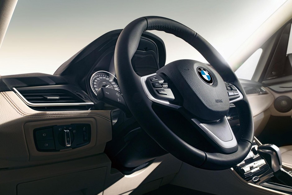 BMW Série 2 Gran Tourer 218d: motor 2.0 diesel TwinPower Turbo quatro cilindros de 150 cv e 33,65 kgfm