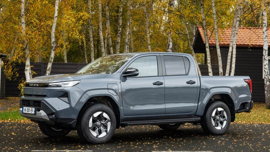 Toyota confirma: todos os seus carros terão versão híbrida flex no Brasil