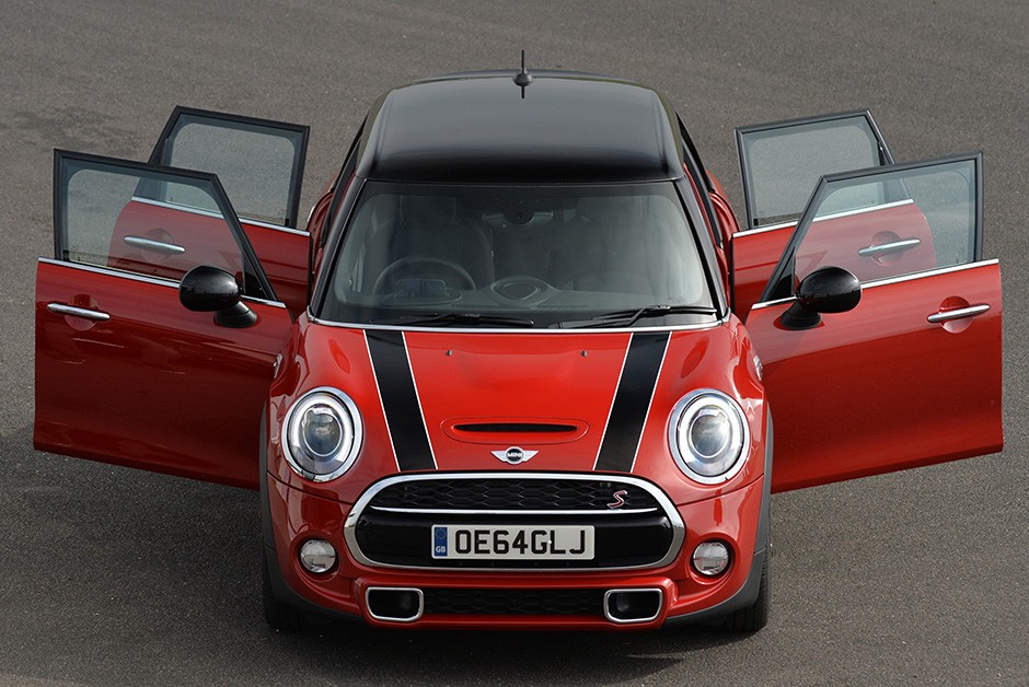 Mini Cooper com cinco portas