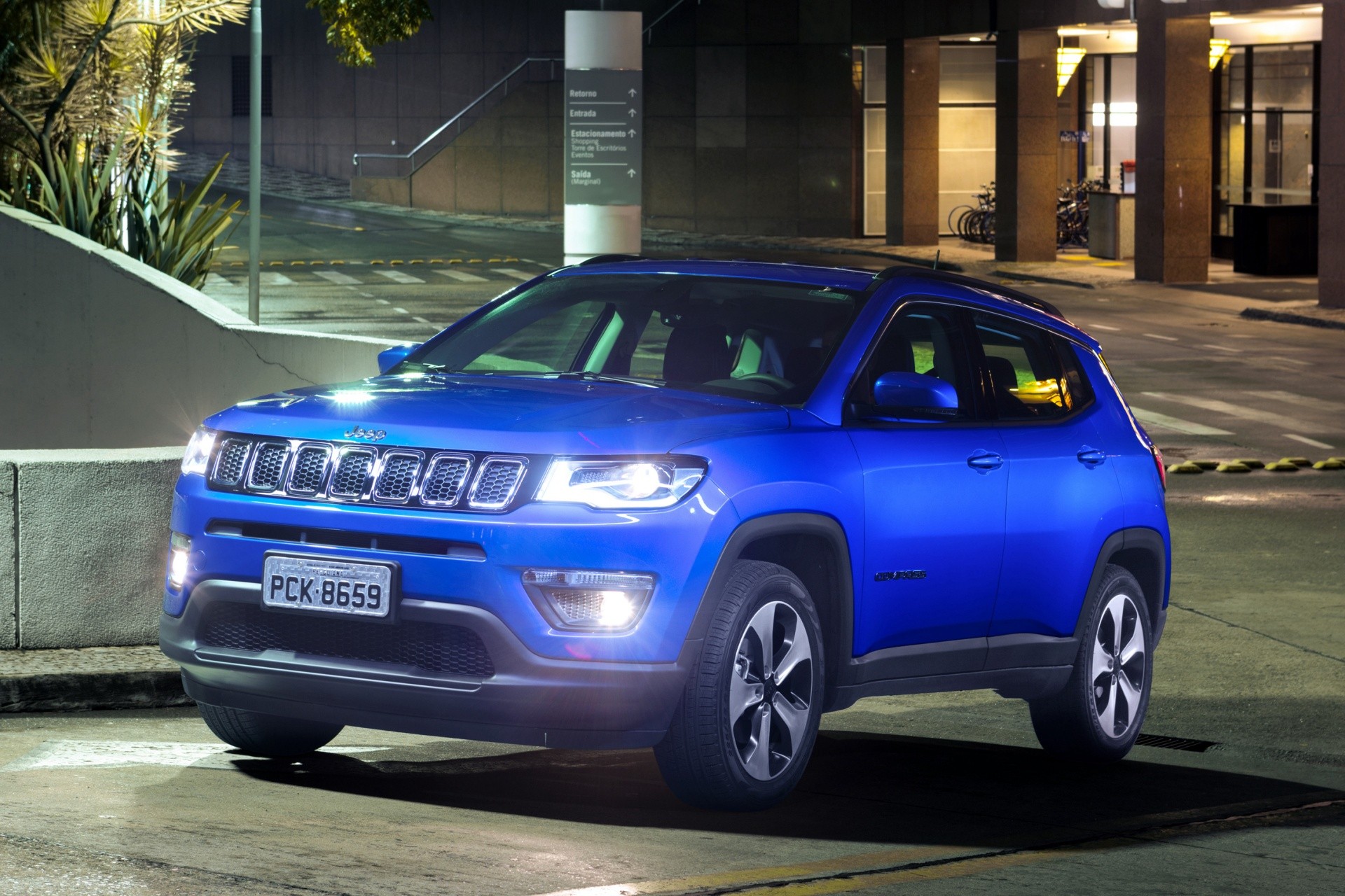 5 carros usados que parecem caros, mas custam menos que um Fiat Mobi novo