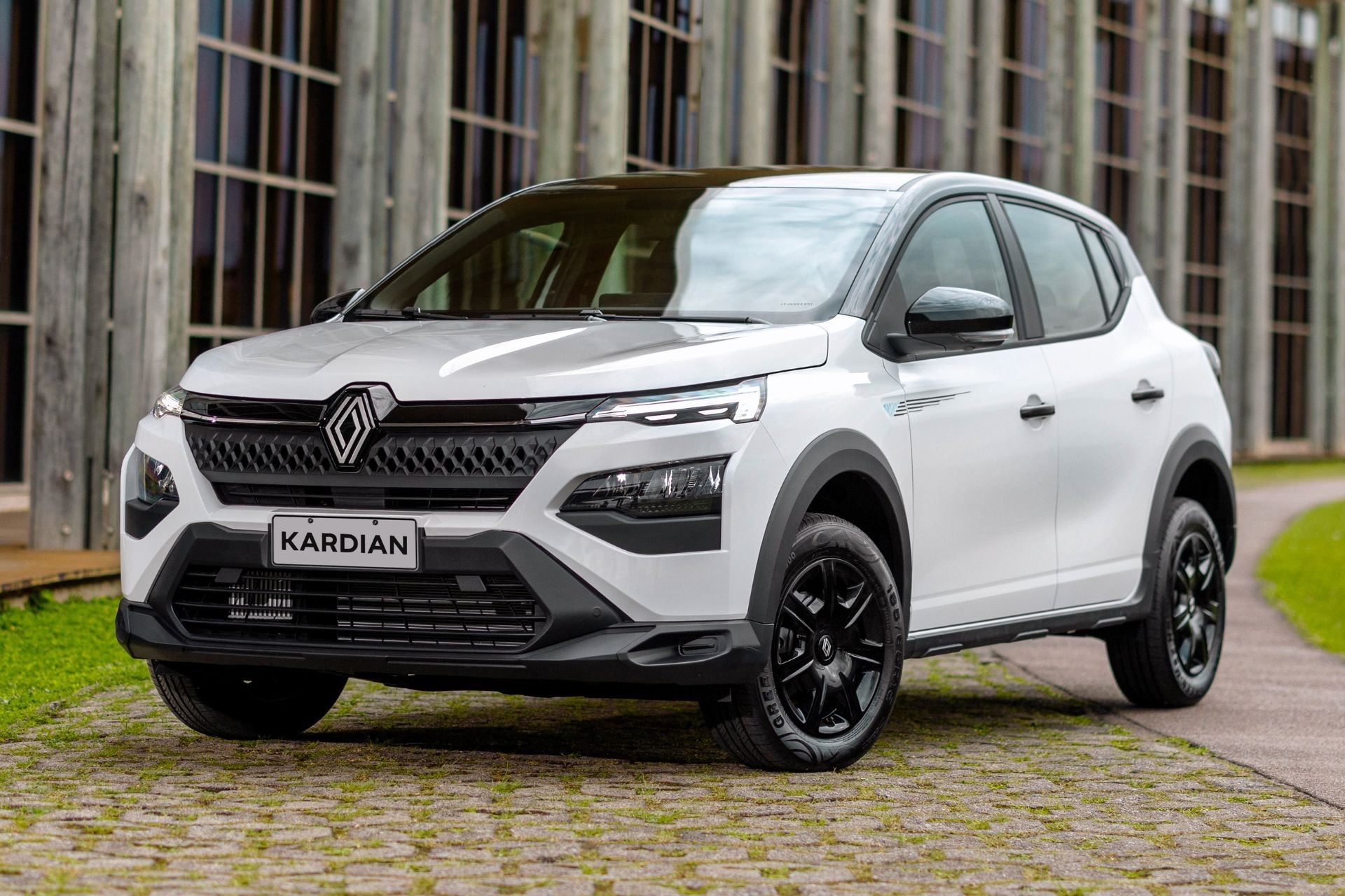 Renault Kardian Vibe 2027 na cor prata