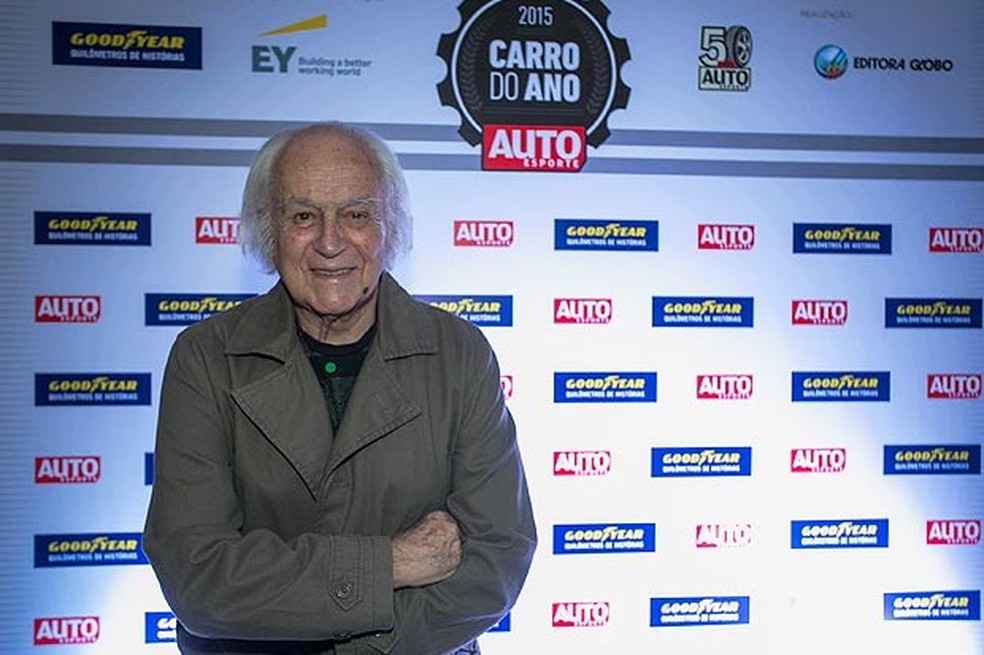 Anísio Campos foi homenageado no Prêmio Carro do Ano de 2015, no Hall da Fama (Foto: Ricardo Cardoso/Auto News Brasil) — Foto: Auto Esporte