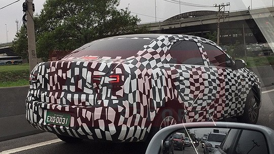 Flagramos o Chevrolet Cobalt renovado que chega ainda este ano