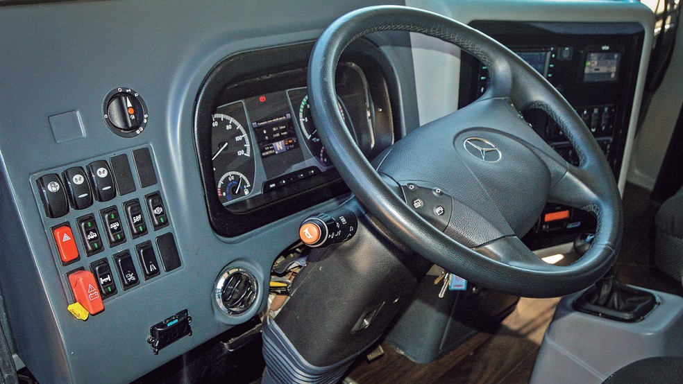 Mercedes O 500 RSD 6X2 — Foto: André Schaun