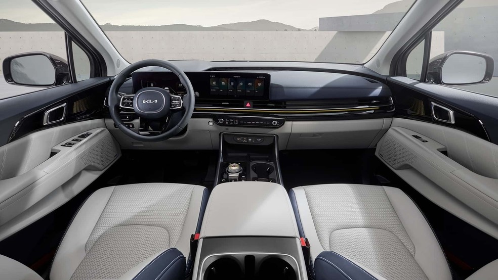 Nova Kia Carnival tem duas telas de 12,3 polegadas — Foto: Divulgação
