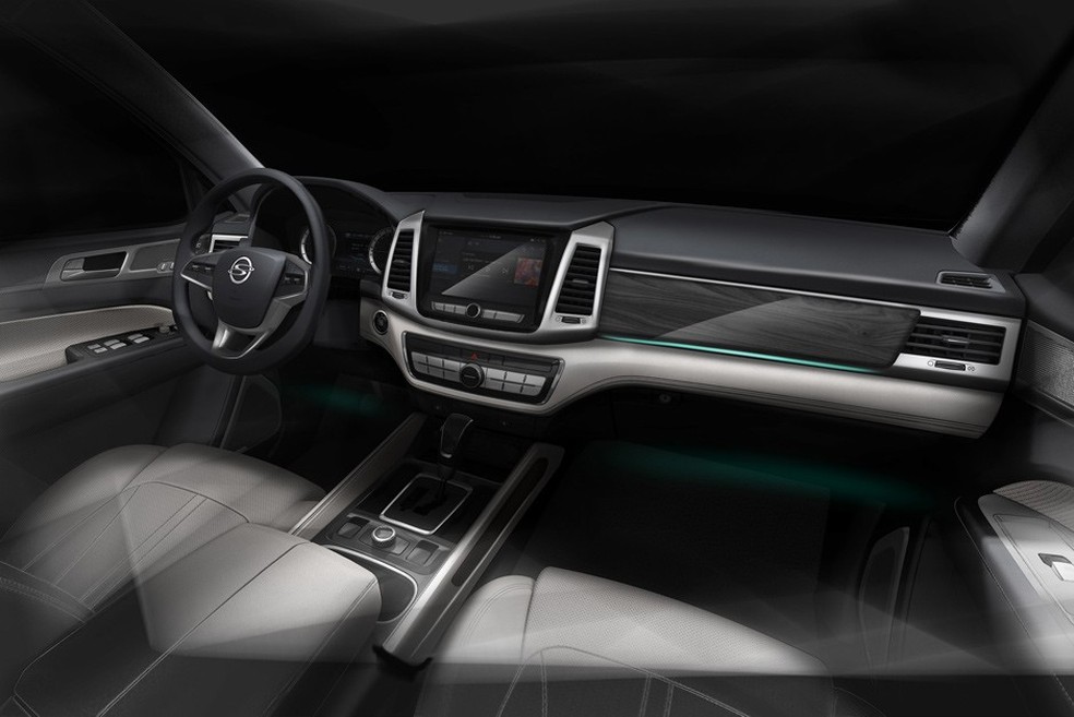 Painel adiantado por teaser mostra um SsangYong mais luxuoso do que de costume (Foto: Divulgação) — Foto: Auto Esporte