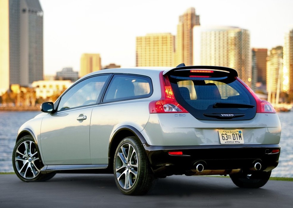 Volvo C30 oferece condução segura e tem conjunto simples — Foto: Divulgação