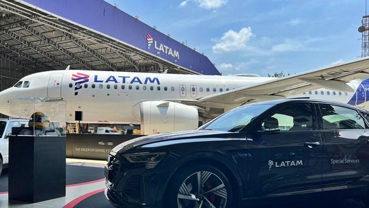 Novo Audi Q8 e-tron vai dar carona até o avião para clientes da Latam; veja como funciona