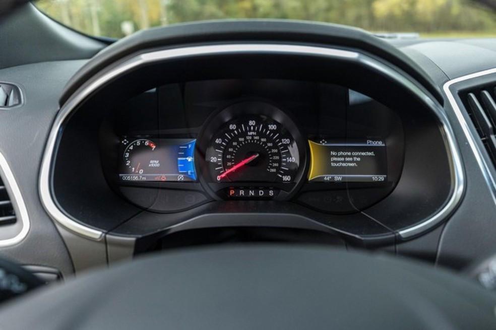 O quadro de instrumentos bem merecia mostradores mais esportivos (Foto: Divulgação) — Foto: Auto Esporte