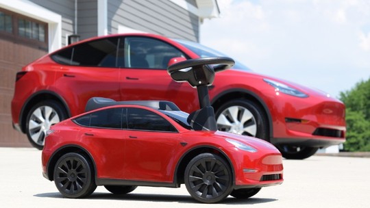 Meu primeiro Tesla: empresa lança Model Y que pode ser "dirigido" por crianças