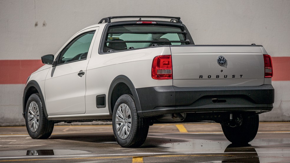 Volkswagen Saveiro é equipada com motor 1.6 e câmbio manual de cinco marchas — Foto: Renato Durães