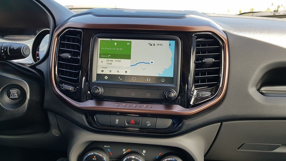 Nova central multimídia de sete polegadas, compatível com Apple CarPlay e Android Auto (Foto: Ulisses Cavalcante/Auto News Brasil) — Foto: Auto Esporte