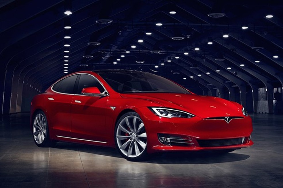 Model S 2017 foi o estopim da história sobre a retirada de opcionais (Foto: Divulgação) — Foto: Auto Esporte