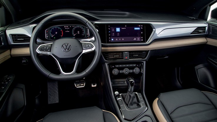 Volkswagen Taos - Bem resolvido: Interior tem bom acabamento, painel digital e central de 10,1"