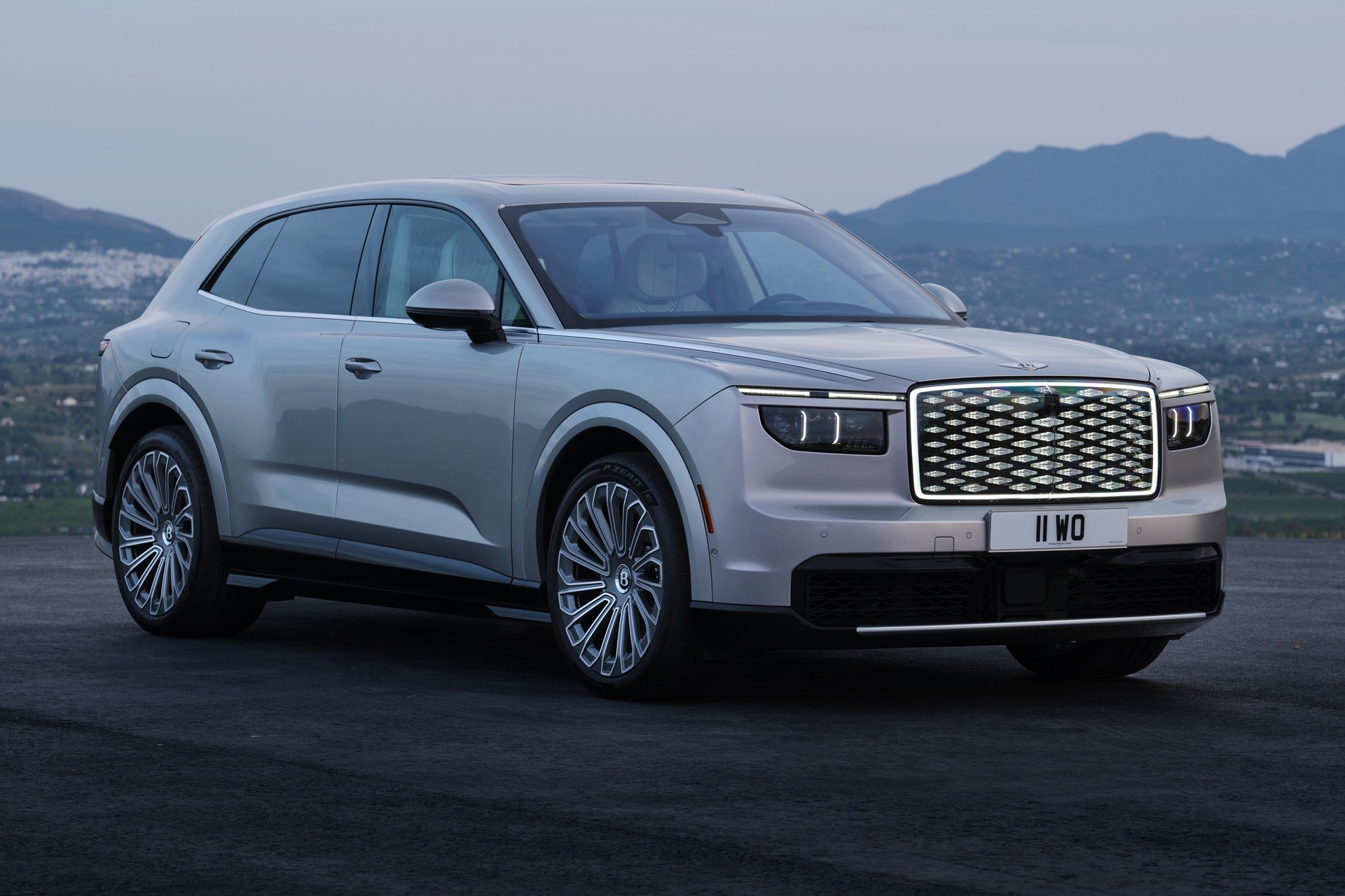 Bentley Torcal: 1º elétrico da marca custa R$ 1 milhão e tem base de Porsche