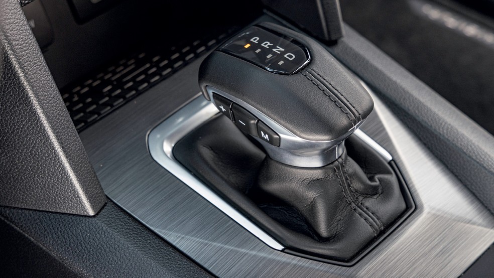 Versões mais caras da Volkswagen Amarok trazem câmbio automático de seis ou dez marchas — Foto: Divulgação