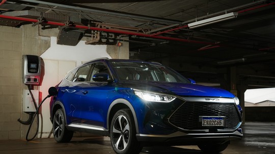 Novas regras para carregador de carro elétrico em prédios geram polêmica