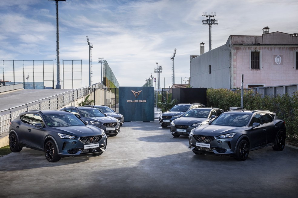 Em janeiro a Cupra entregou novos carros a 19 jogadores; Messi não compareceu — Foto: Divulgação