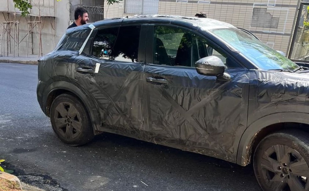Flagra: novo Nissan Kicks já é visto no Brasil tentando esconder visual