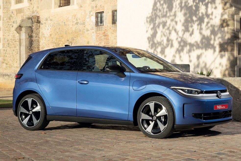 Volkswagen ID. Polo é menos comprido que um Polo convencional, mas tem entre-eixos 5 cm maior — Foto: Divulgação
