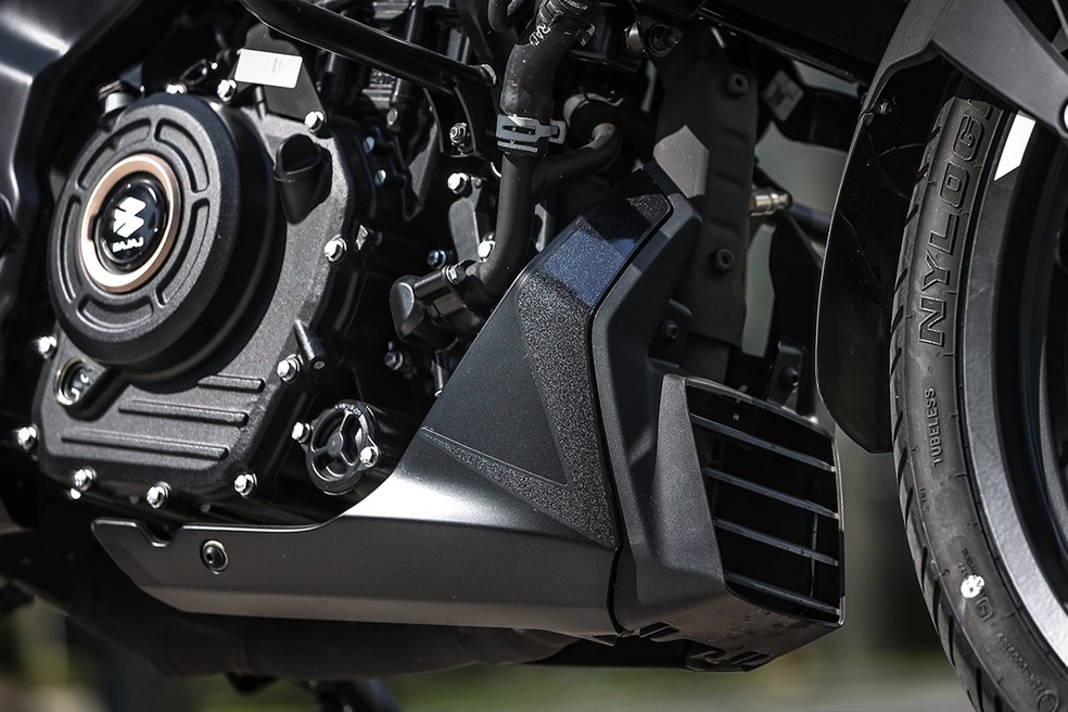 Bajaj Dominar 250 - motor monocilíndrico de 248,7 cm³ desenvolve 27 cv de potência — Foto: Divulgação