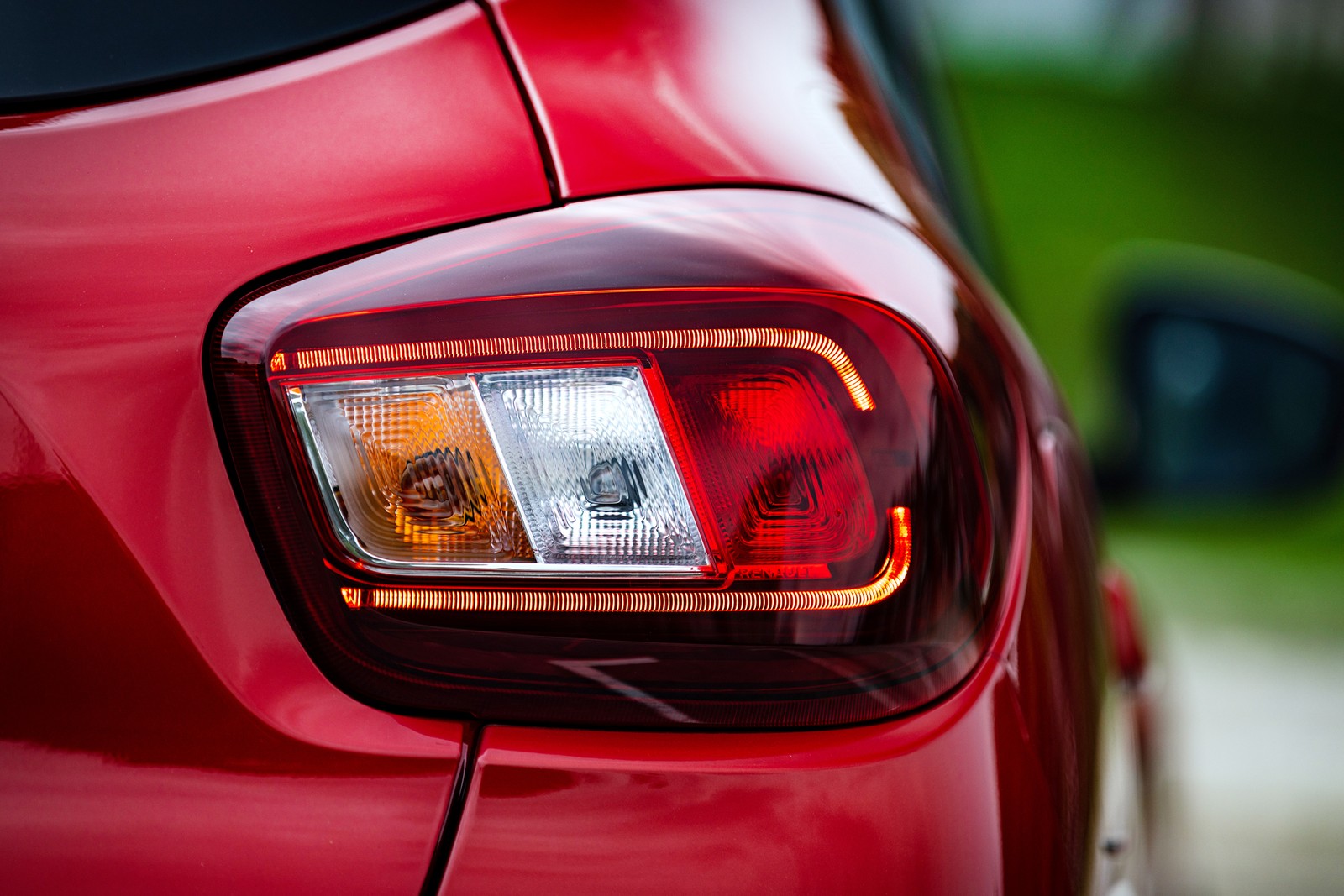 Renault Kwid 2023 Intense — Foto: Divulgação