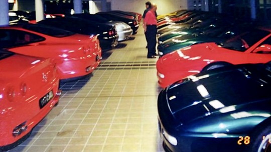 Maior coleção de carros do mundo vale mais de R$ 1,5 bilhão e tem 7 mil modelos de luxo
