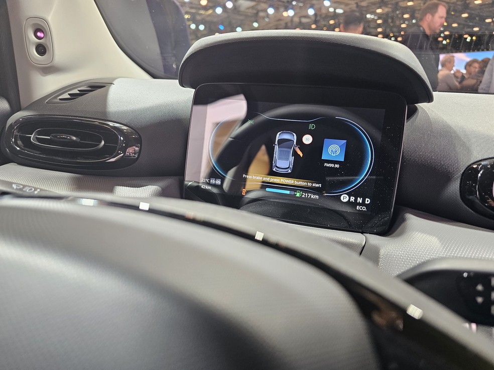 Cabine tem quadro de instrumentos de 8 polegadas e multimídia de 10,1 polegadas — Foto: André Schaun/Auto News Brasil