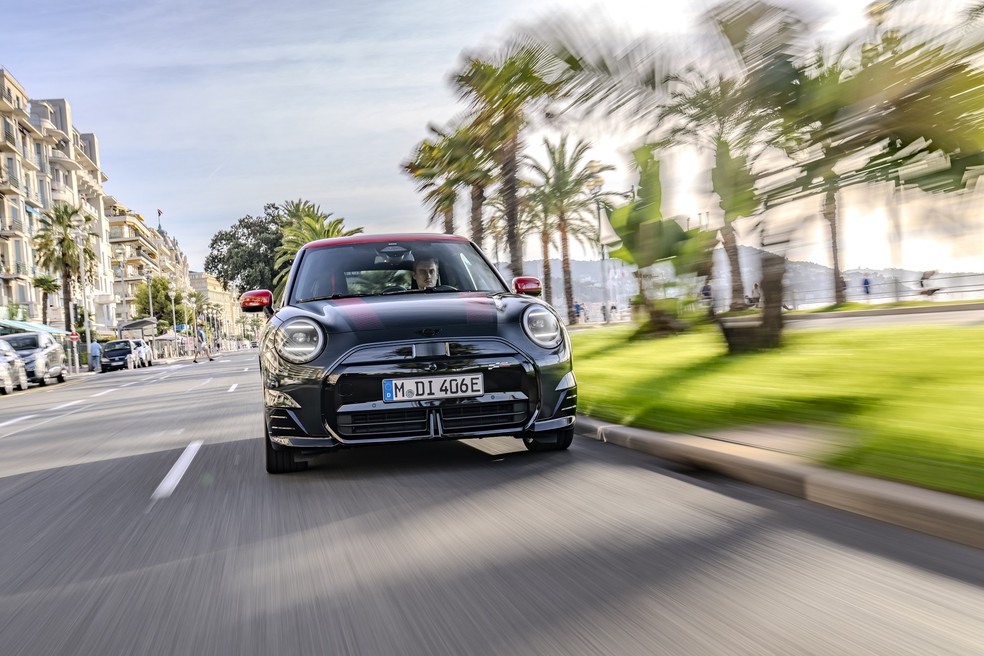 Há chances do Mini Cooper JCW ser vendido no Brasil — Foto: Divulgação