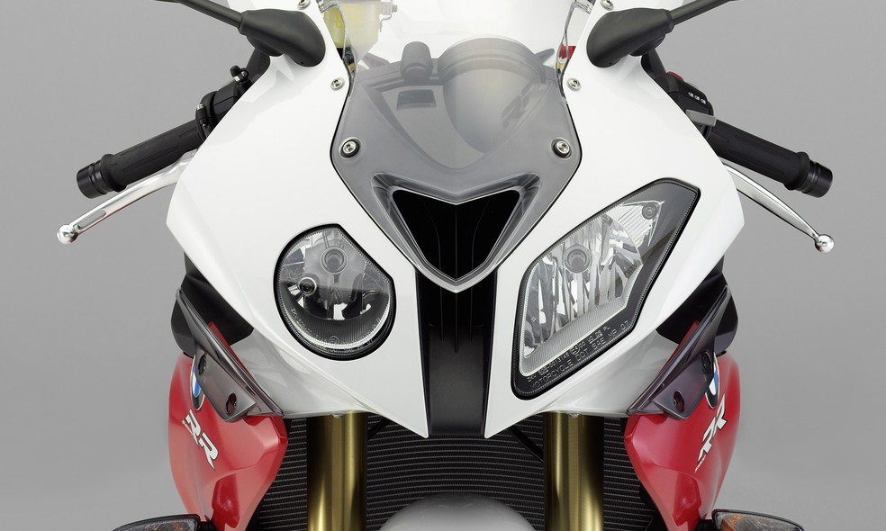 Antiga BMW S 1000 RR, ainda com faróis assimétricos — Foto: Divulgação