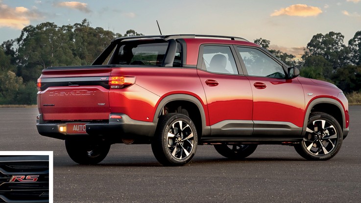 Chevrolet Montana RS - Emblema RS em destaque na grade do radiador. Sob o capô, no entanto, não há traços de esportividade