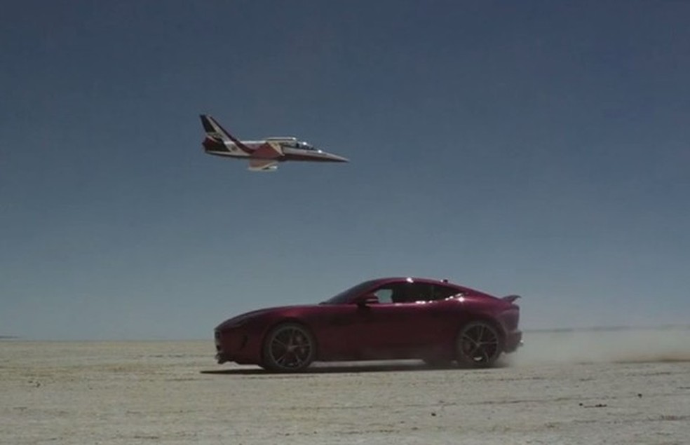 Novo Jaguar F-Type terá tração integral (Foto: Reprodução) — Foto: Auto Esporte