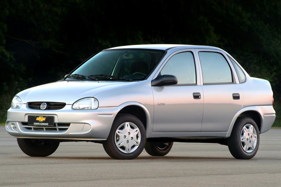 Chevrolet Corsa Classic era opção sedã que vendeu muito — Foto: Divulgação/Chevrolet