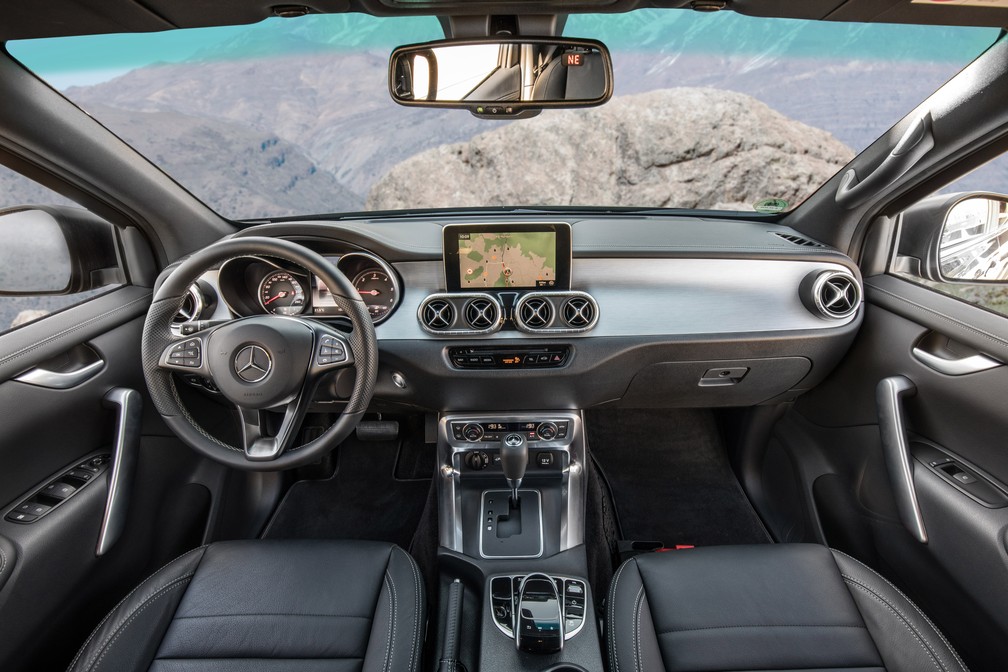 Interior da Mercedes-Benz Classe X 250 — Foto: Divulgação
