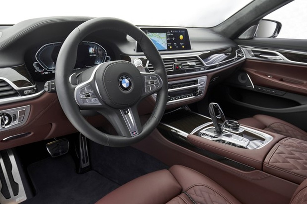 Interior mistura couro e materiais ultranobres (Foto: Divulgação) — Foto: Auto Esporte