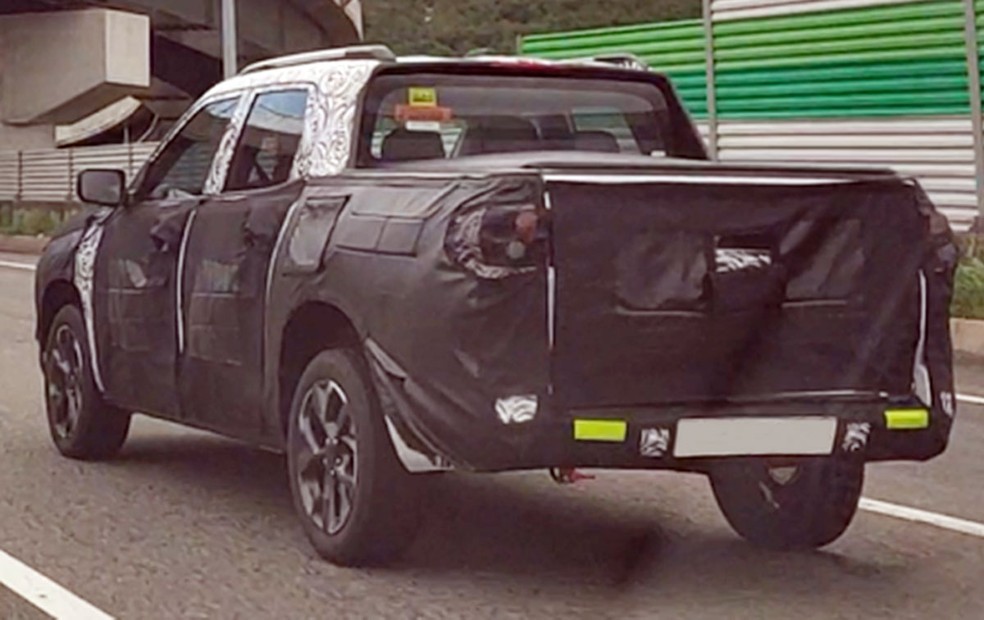 Chevrolet Montana já foi flagrada em testes na Coreia do Sul — Foto: Reprodução/Auto Post Korea