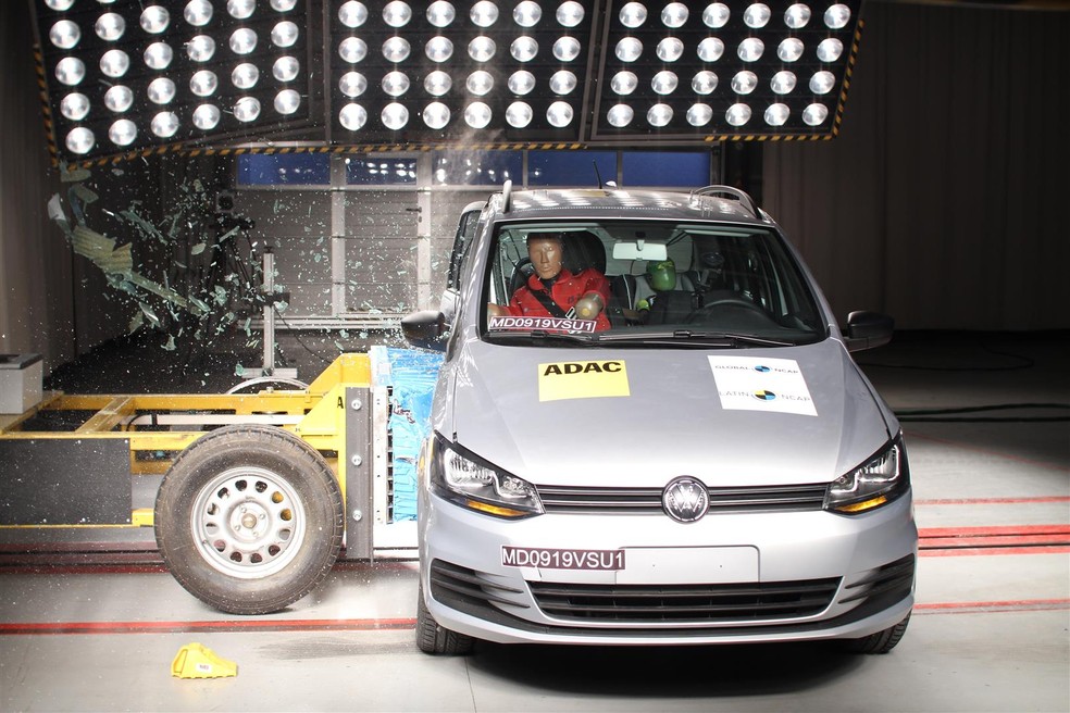 Volkswagen Fox ficou com 3 estrelas em teste realizado pelo Latin NCap — Foto: Latin NCap/Divulgação