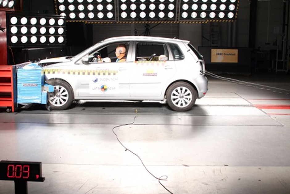 Volkswagen Polo com airbag duplo: 4 estrelas para passageiro adulto (nota 11,34/16,00) e 3 estrelas para passageiro infantil (nota 36,95/49,00)