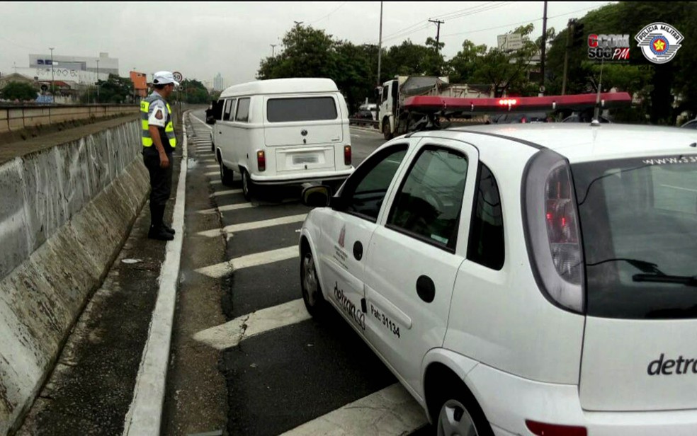 Kombi foi apreendida na Zona Leste de São Paulo — Foto: Divulgação/Polícia Militar