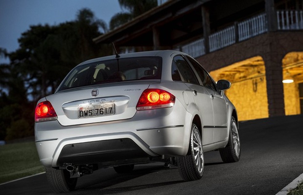 Fiat Linea Absolute (Foto: Divulgação) — Foto: Auto Esporte