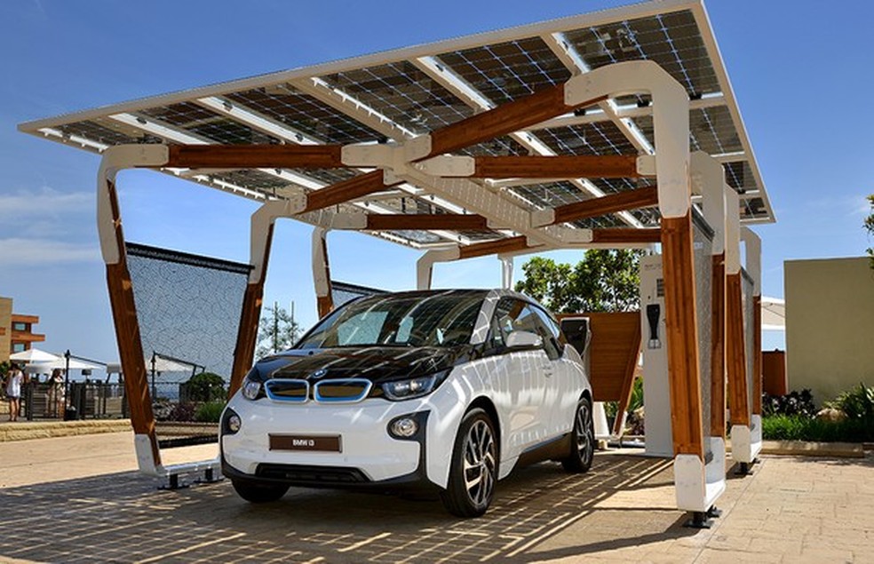 BMW cria garagem com painéis solares para recarregar carros elétricos (Foto: Divulgação) — Foto: Auto Esporte