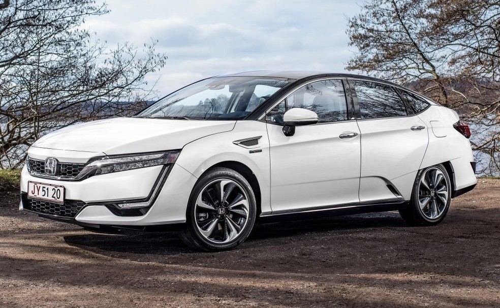 Honda Clarity Fuel Cell foi o primeiro carro de produção movido a células de hidrogênio da marca e saiu de linha em 2021 — Foto: Divulgação