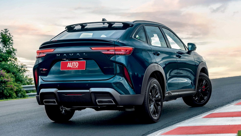 SUV cupê tem traseira bem resolvida, mas os elementos que remetem à esportividade são exagerados — Foto: Divulgação