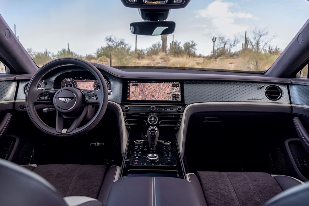 Bentley Flying Spur Speed PHEV tem o interior muito luxuoso — Foto: Divulgação