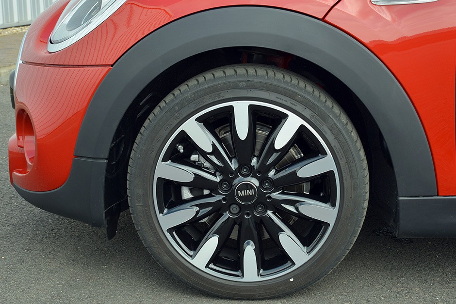 Mini Cooper com cinco portas