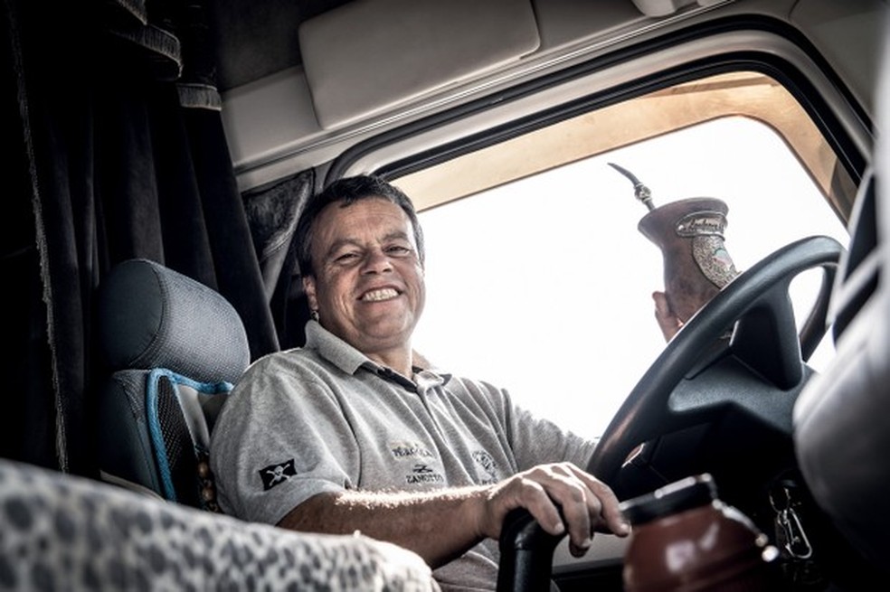 Para Idenio Subtil, uma alegria da estrada é "conservar as amizades que começaram por meio do caminhão" (Foto: Leandro Tavares) — Foto: Auto Esporte