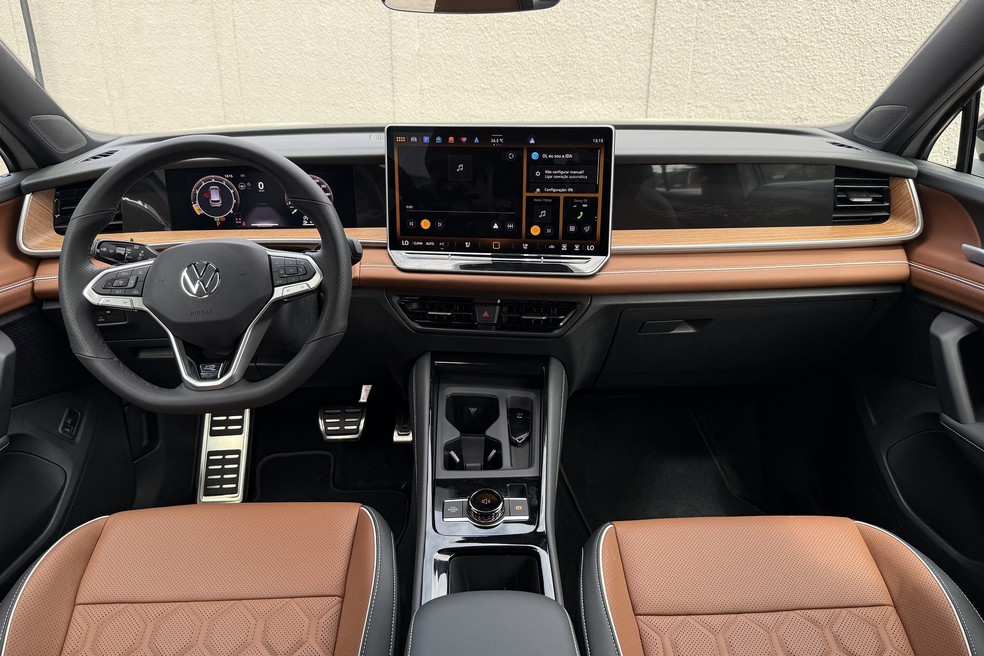 Painel do Volkswagen Tiguan 2027 é bem montado e esbanja sofisticação — Foto: Cauê Lira/Auto News Brasil