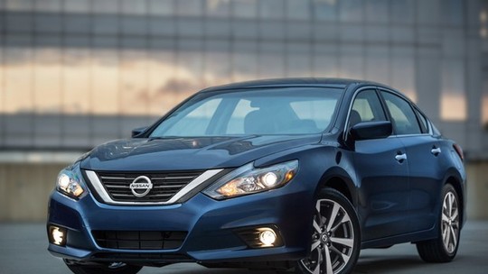 Nissan revela Altima reestilizado nos EUA