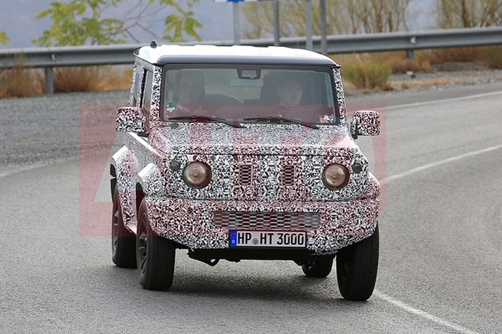 Novo Suzuki Jimny flagrado em testes (Foto: Automedia) — Foto: Auto Esporte
